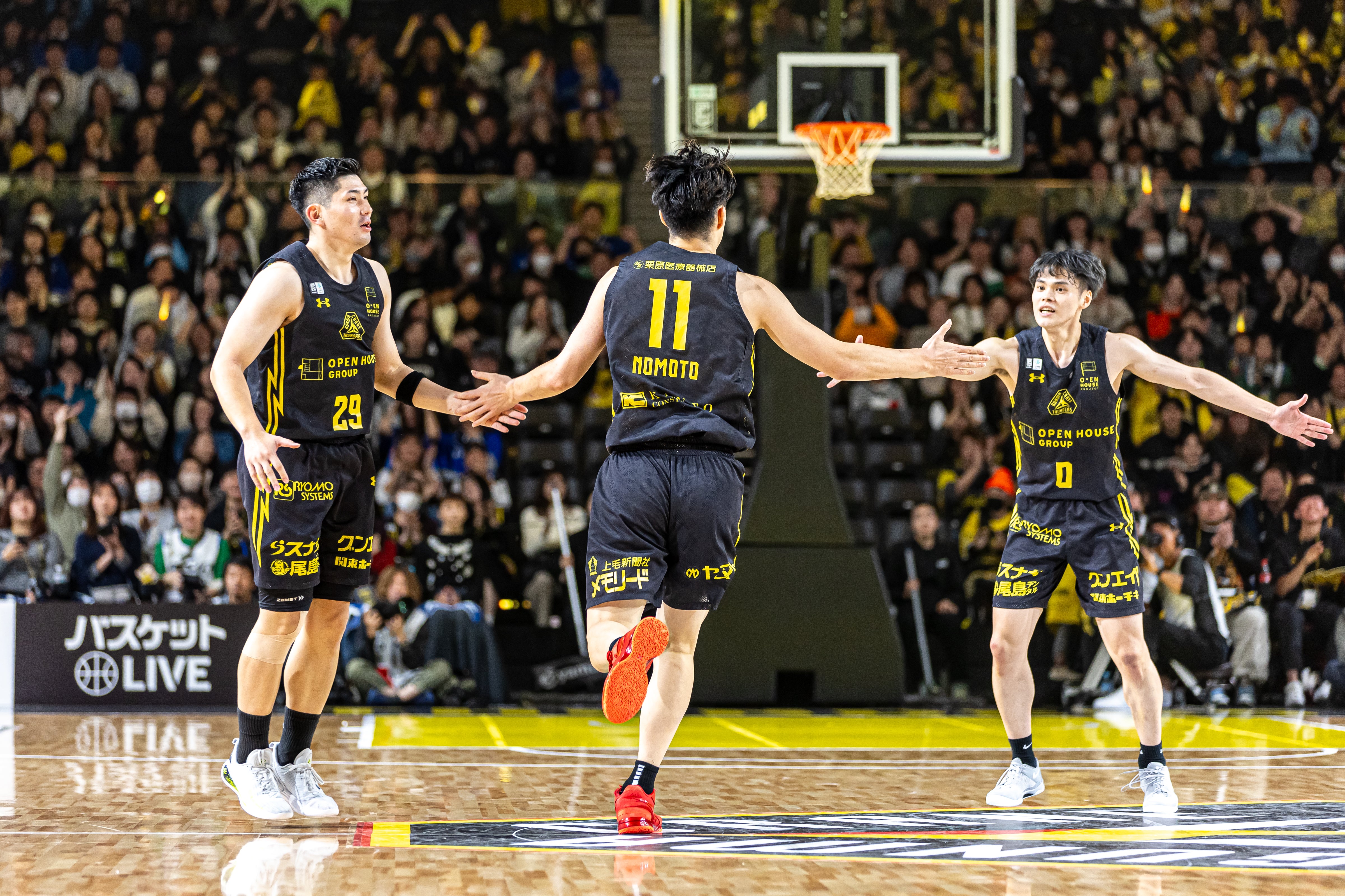 群馬クレインサンダーズ　サンダーズハウス特典　#9 辻　直人含む5点 群馬クレインサンダーズ on X: 